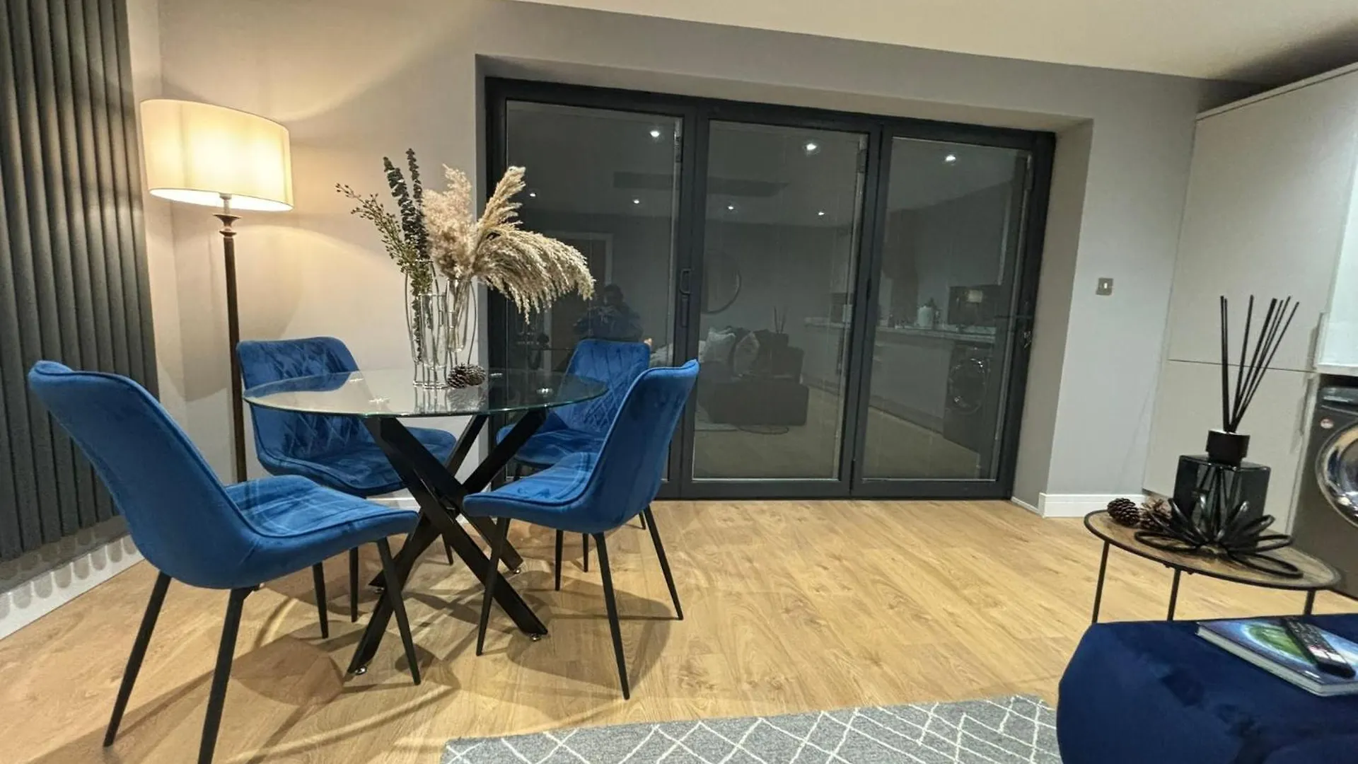 Sheffield-Apartment-Sleeps4-Parking-Hottub 公寓 谢菲尔德