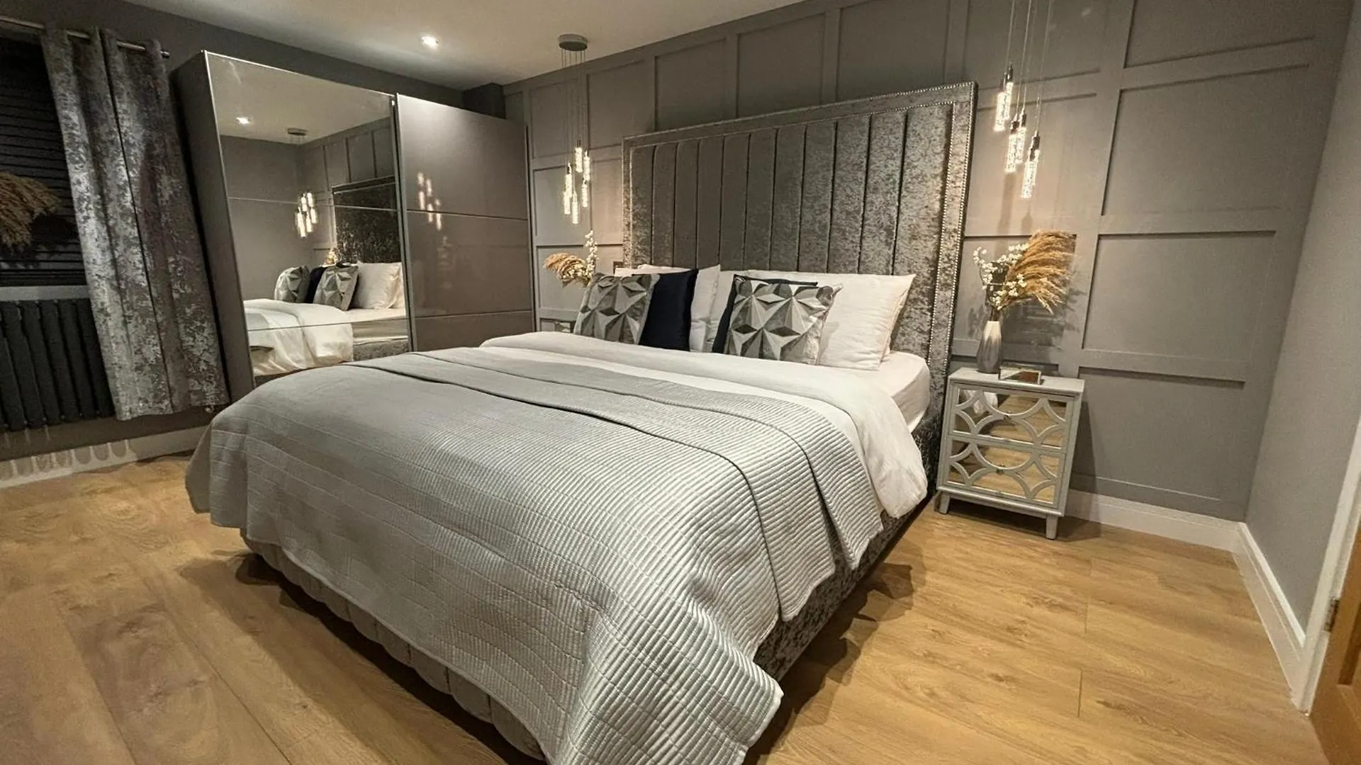 아파트 Sheffield-Apartment-Sleeps4-Parking-Hottub